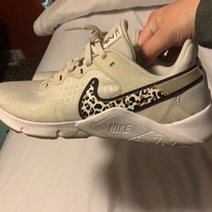 Nike cheetah shoes size 9